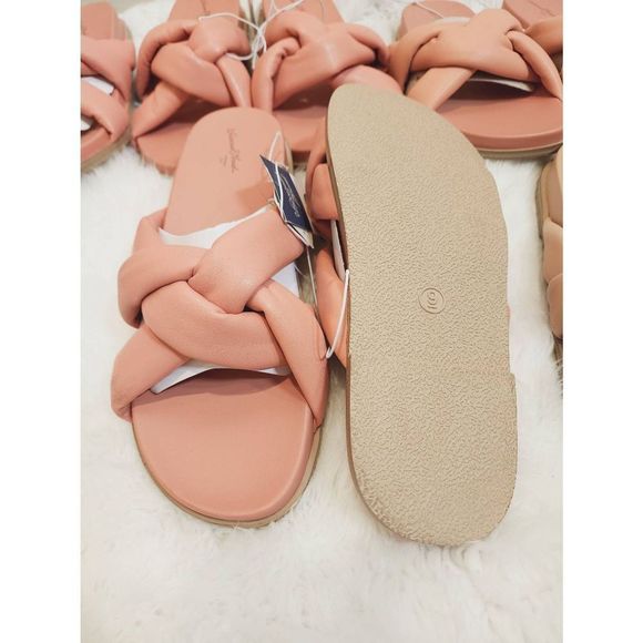 Large reseller Bundle of Universal Thread shoes - Picture 10 of 11